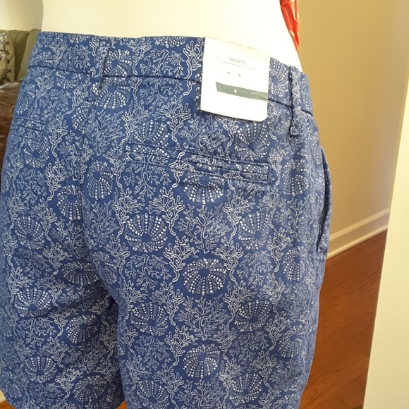 Old Navy Blue Pattern Shorts - Picture 4 of 5